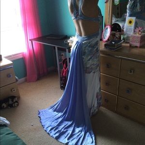 Size 6 beautiful  prom dress w/ train!!